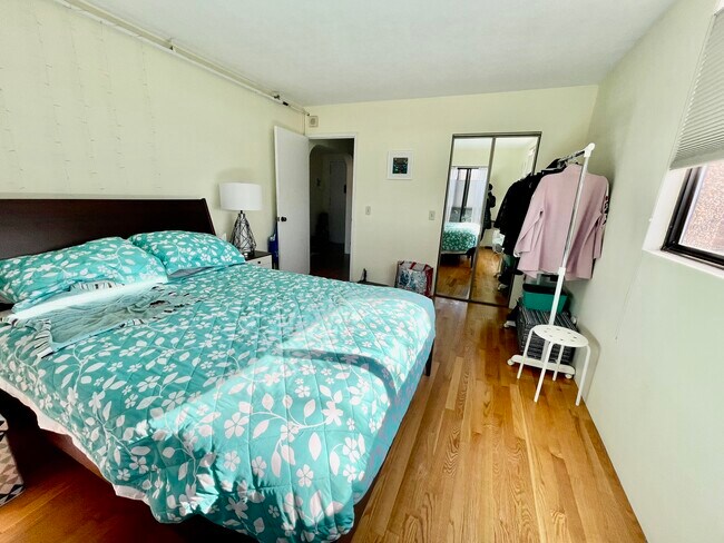 Foto del edificio - 1731 Beacon St