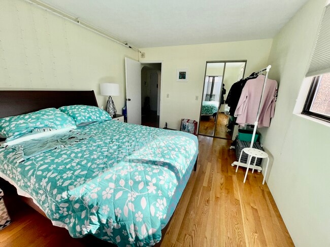 Building Photo - 1731 Beacon St