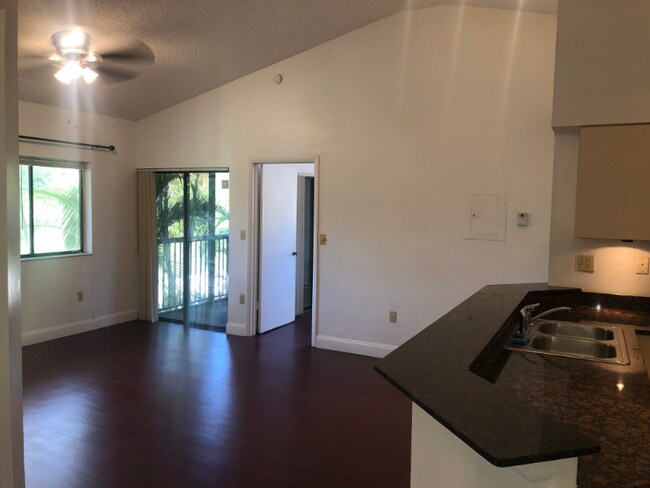 Building Photo - 2550 SW 18th Terrace