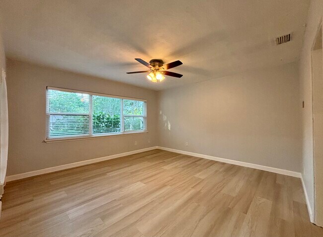 Foto del edificio - 718 E South St