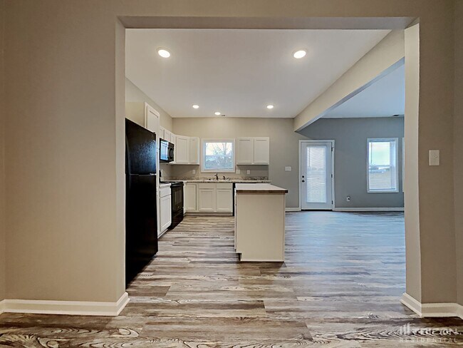 Foto del edificio - 1096 Tomahawk Pl