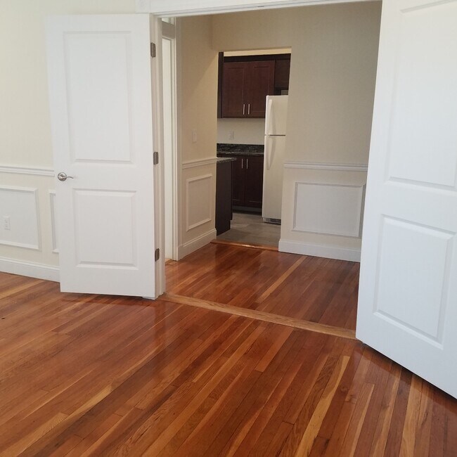 Foto del edificio - 14 Glenville Ave