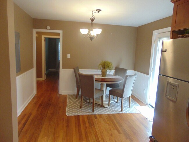 Foto del edificio - FULLY FURNISHED HOMENear Colleges, Medical, Shopping and Dining