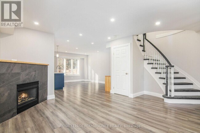 Photo du bâtiment - 137 Central Park Dr