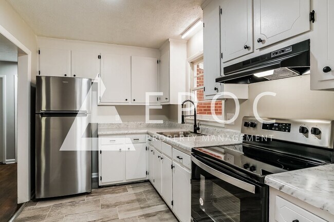 Building Photo - 208 Stuart Ave