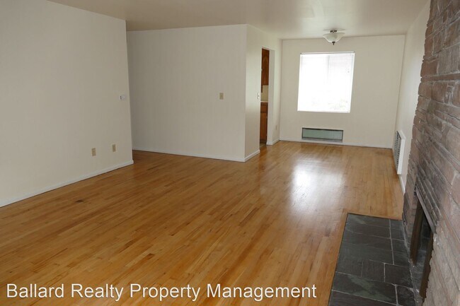 Building Photo - 2272 Gilman Dr W
