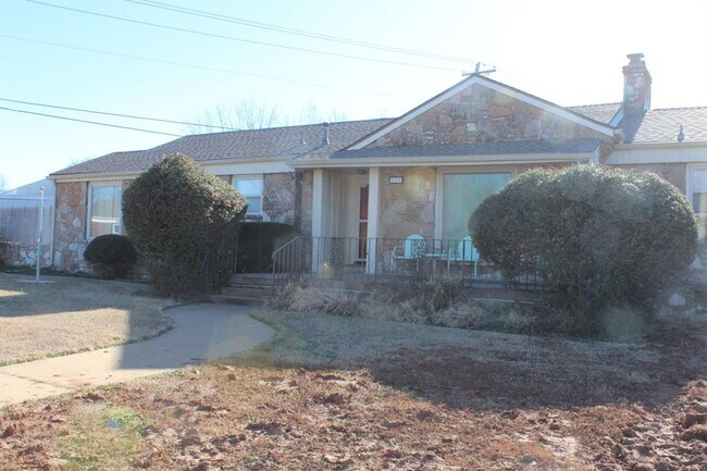 Building Photo - 200 E Marshall Dr