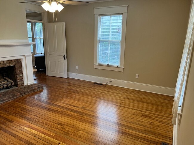 Building Photo - Downtown Statesville - 4 BR / 2 BA