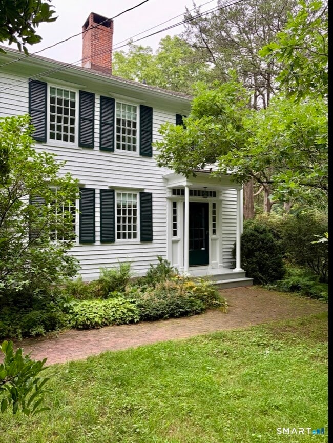 Building Photo - 320 Valley Rd