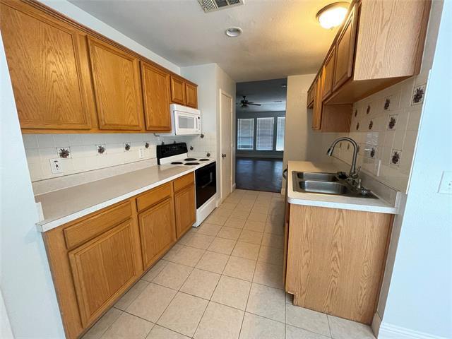 Building Photo - 320 Lake Travis Dr