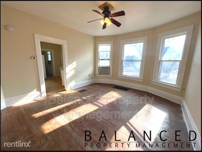 Building Photo - 134 SW Fillmore St