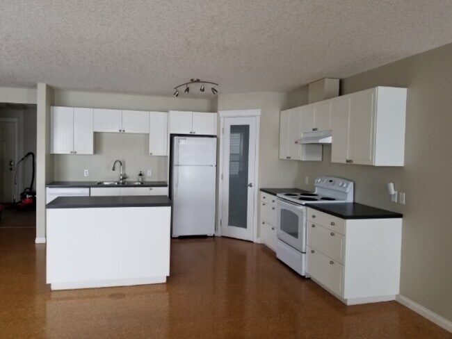 Building Photo - 3 Bed 2.5 Bath Unit in Didsbury, AB