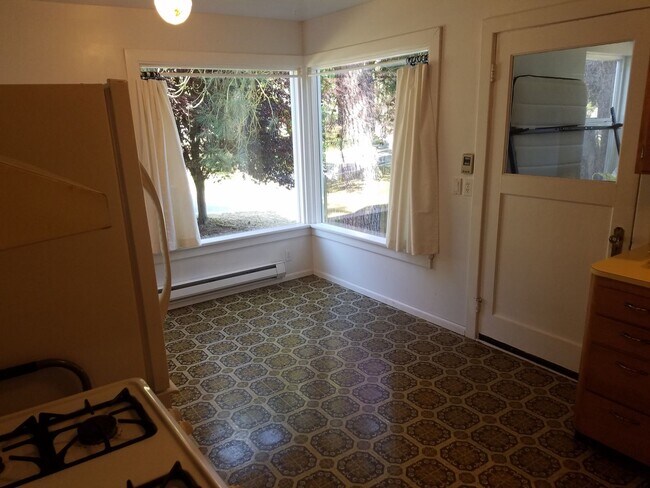 Building Photo - Freeland 2 Bedroom, 1 Bathroom