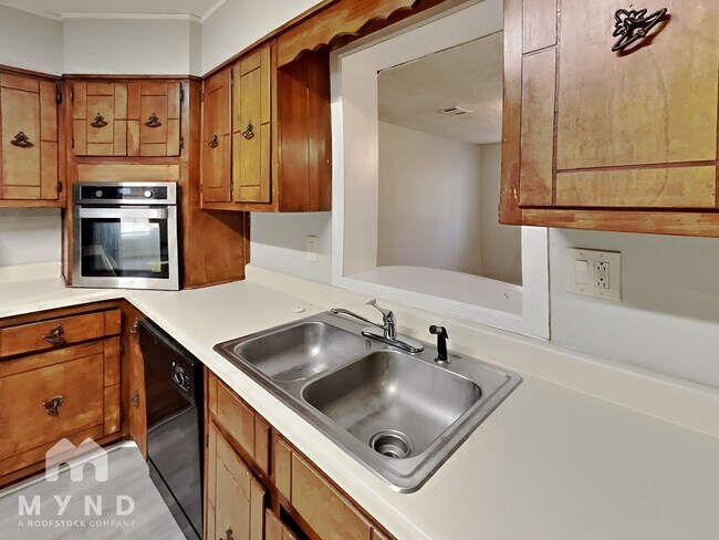 Building Photo - 1687 Coronet Dr