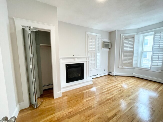 Building Photo - 127 P St