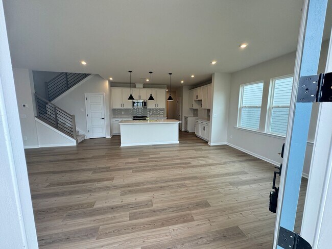 Building Photo - Built in 2024 End Unit with very convenien...