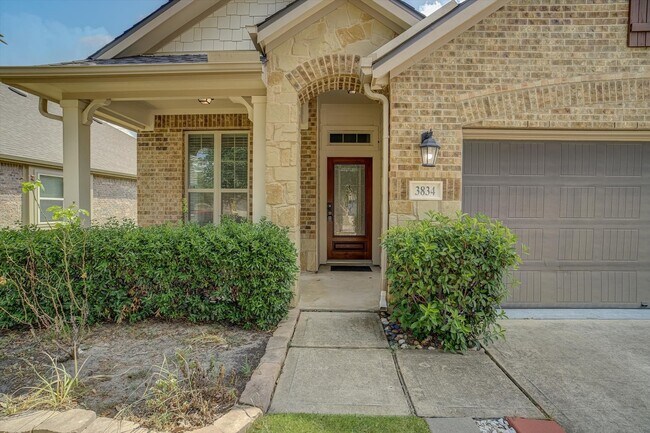 Building Photo - 3834 Raintree Village Dr