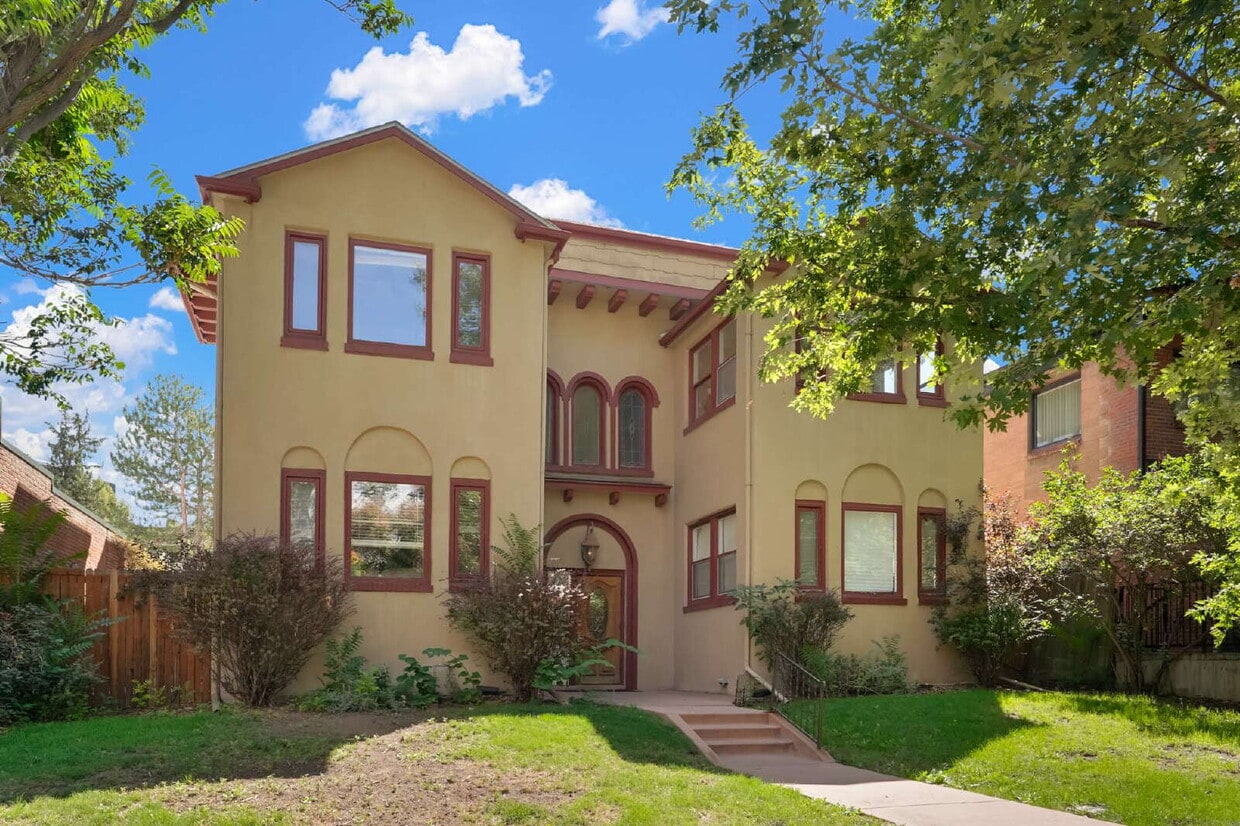 Two-Story Apartment with Parking in Uptown - Two-Story Apartment with Parking in Uptown