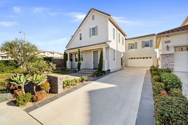 Building Photo - Modern Two Story Home with Huge Primary Be...