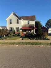 Building Photo - 450 E 5th St