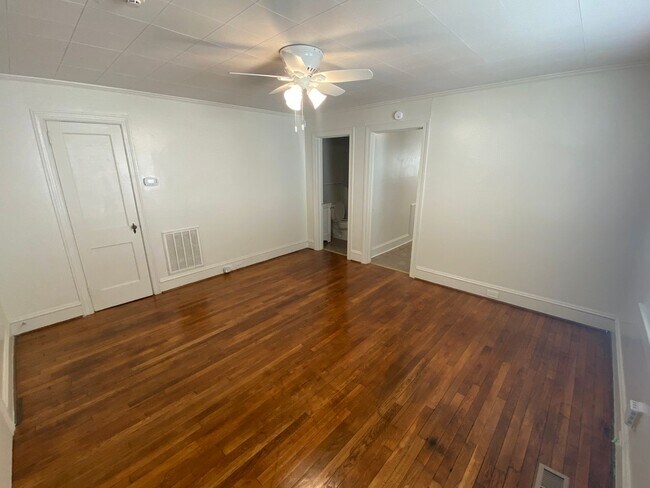 Building Photo - Renovated Walltown Duplex - Walk to Duke / 9th St Etc!