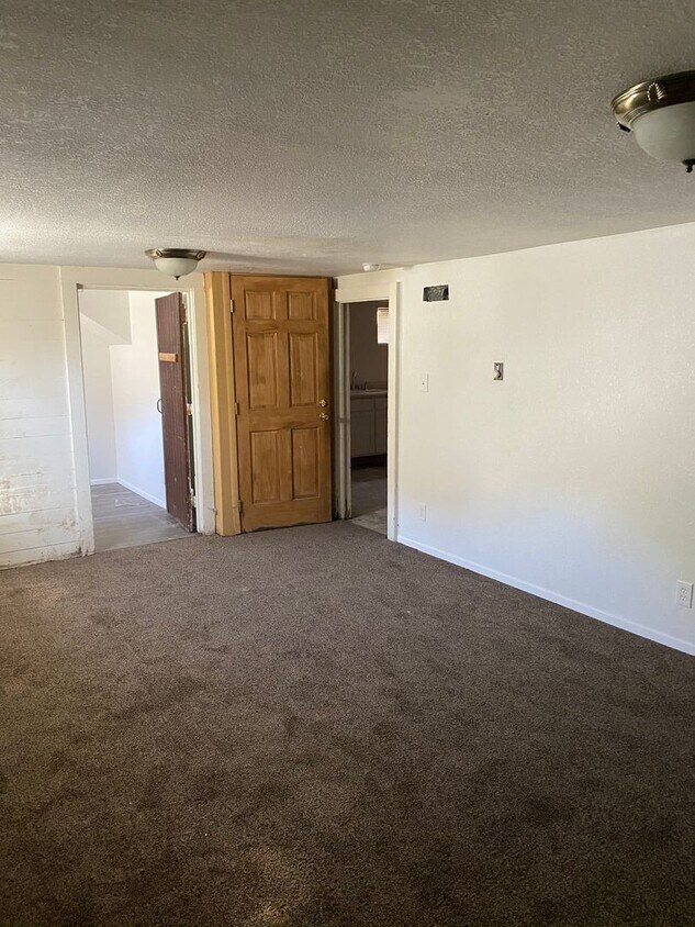 Foto del edificio - 1215 E 16th St