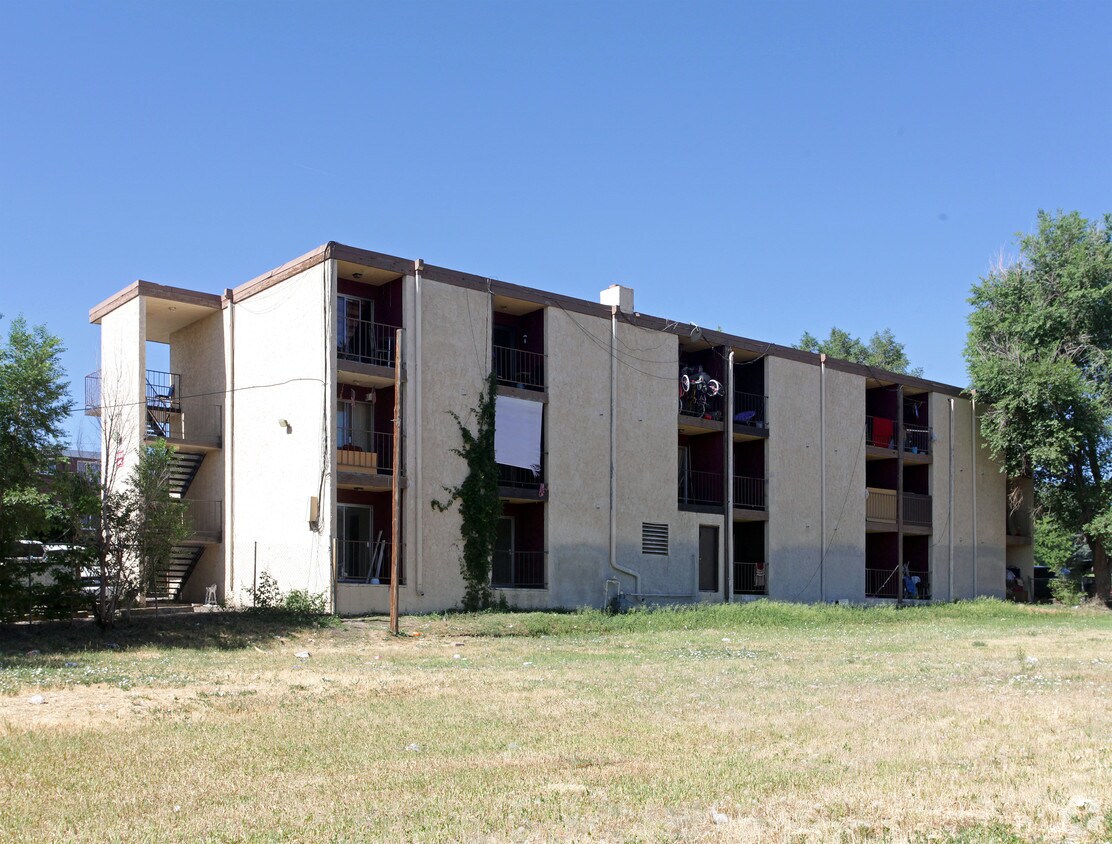 Building Photo - CQ Apartments