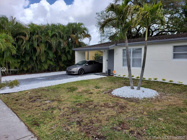 Building Photo - 2050 NW 29th Ave
