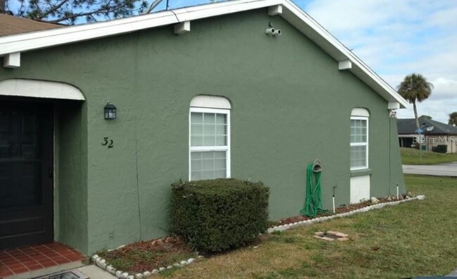 Building Photo - 32 Las Palmas Way