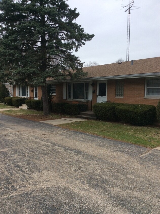 Primary Photo - 1624 Eastmoreland Ave