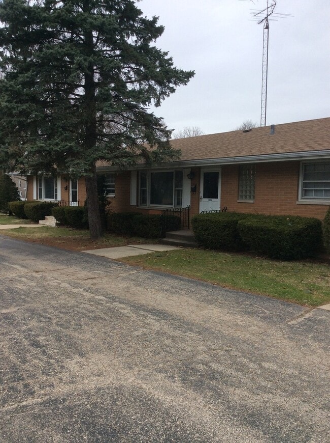 Building Photo - 1624 Eastmoreland Ave