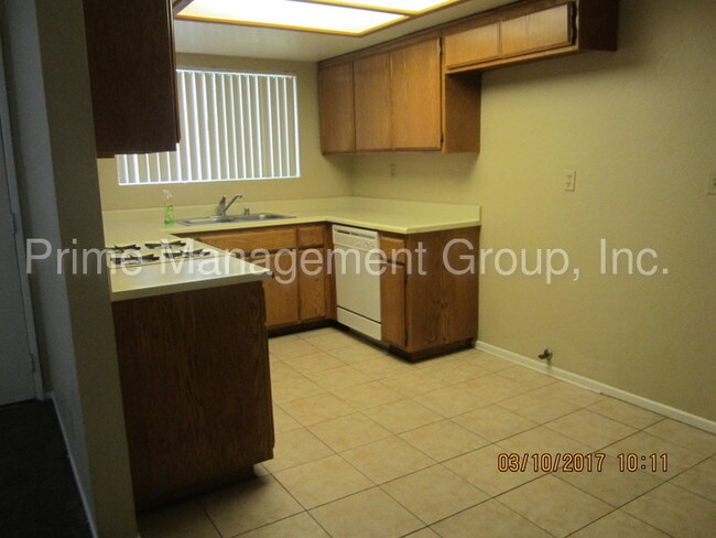 Building Photo - Beautiful 2 Story Town Home in Upland!!