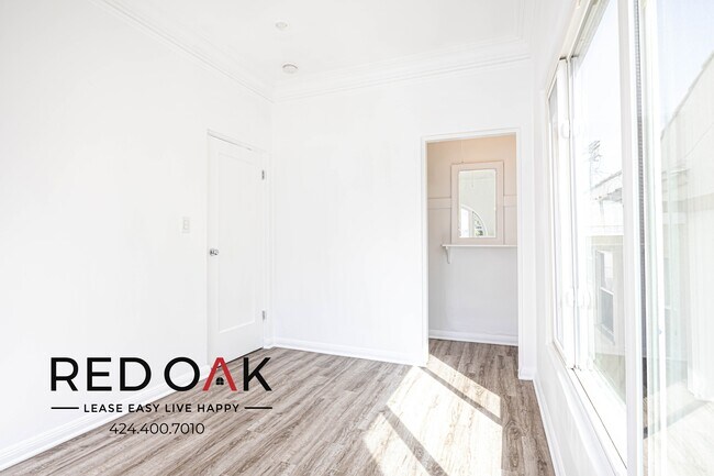 Building Photo - Amazing Bright and Sunny Completely Remode...