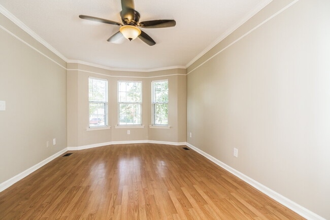 Foto del edificio - 2814 Meadowhill Dr