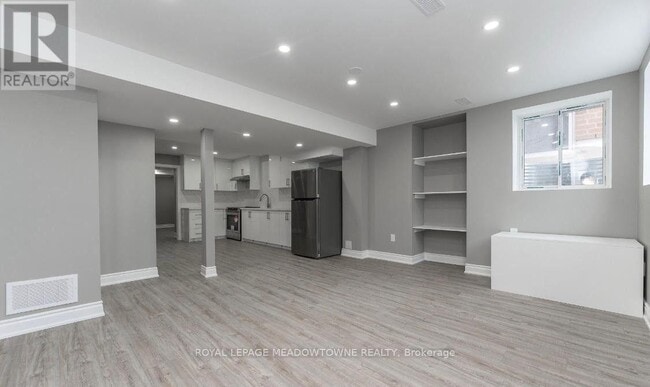 Building Photo - 127 Yates Dr