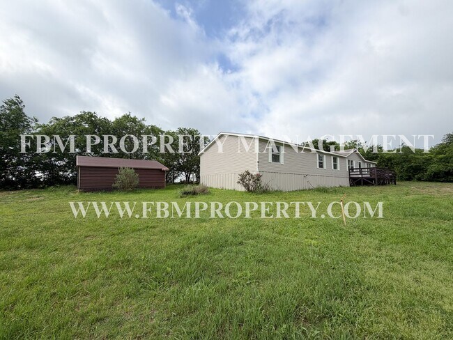Foto del edificio - 1075 Pluto Rd