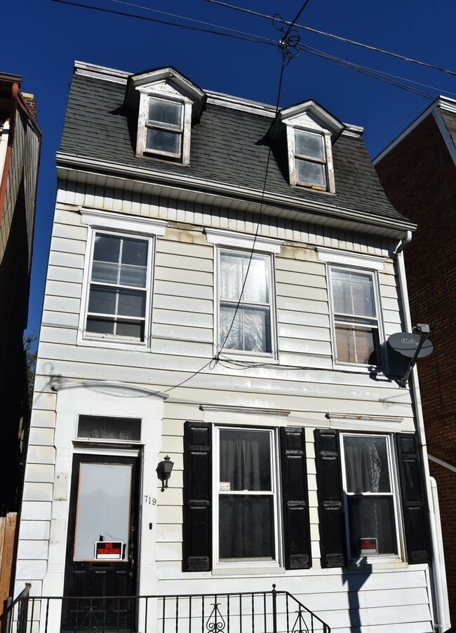 Building Photo - 719 W Philadelphia St