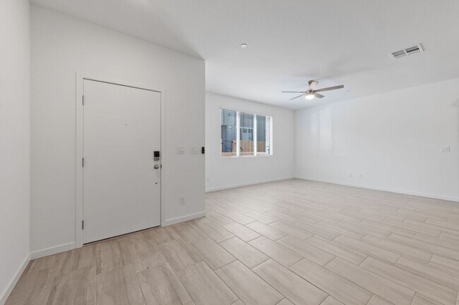 Foto del edificio - Brand New 3 Bedroom Townhome with Premium Upgrades & Resort-Style Amenities!