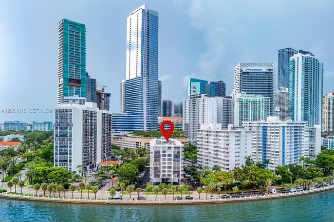 Foto del edificio - 1440 Brickell Bay Dr