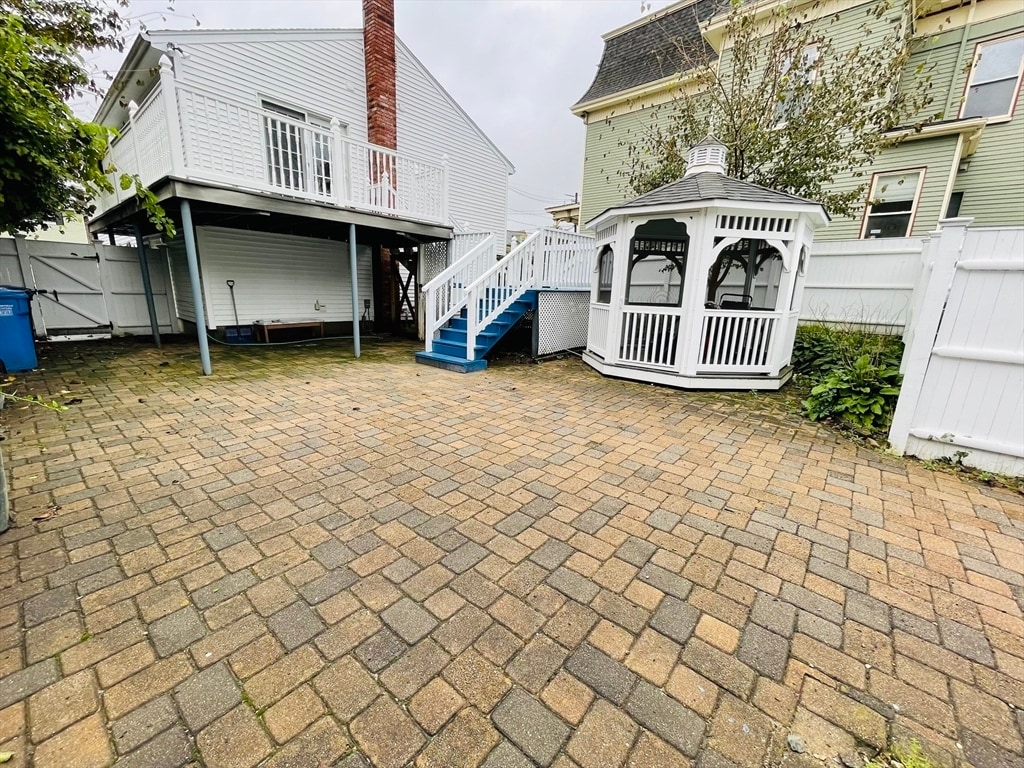Primary Photo - 122 Central St