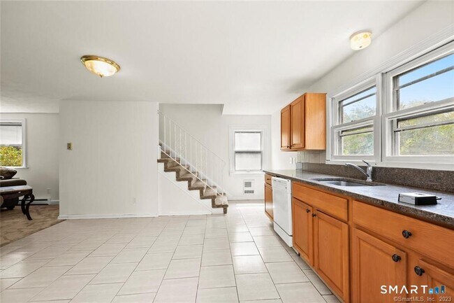 Foto del edificio - 1346 High Ridge Rd