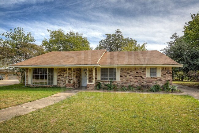 Foto del edificio - 6426 Chapman Dr