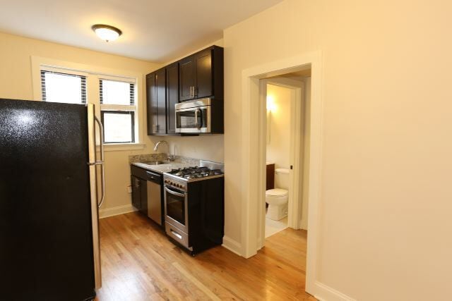 Building Photo - 4041.5 N Ashland Ave