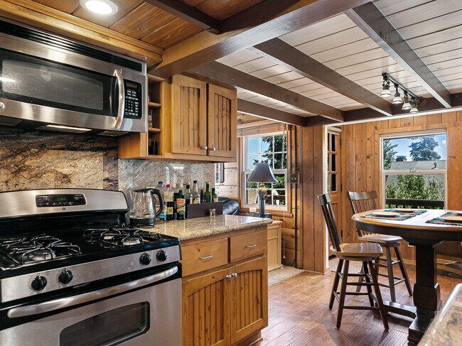 Building Photo - 28816 Cedar Dr
