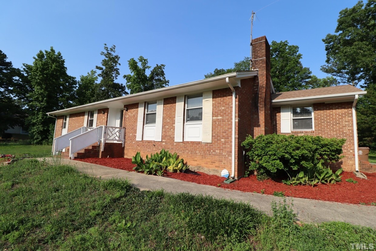 Primary Photo - 1112 SE Maynard Rd