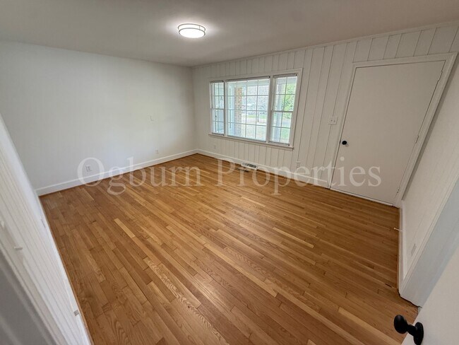 Foto del edificio - 117 Caroline Ct