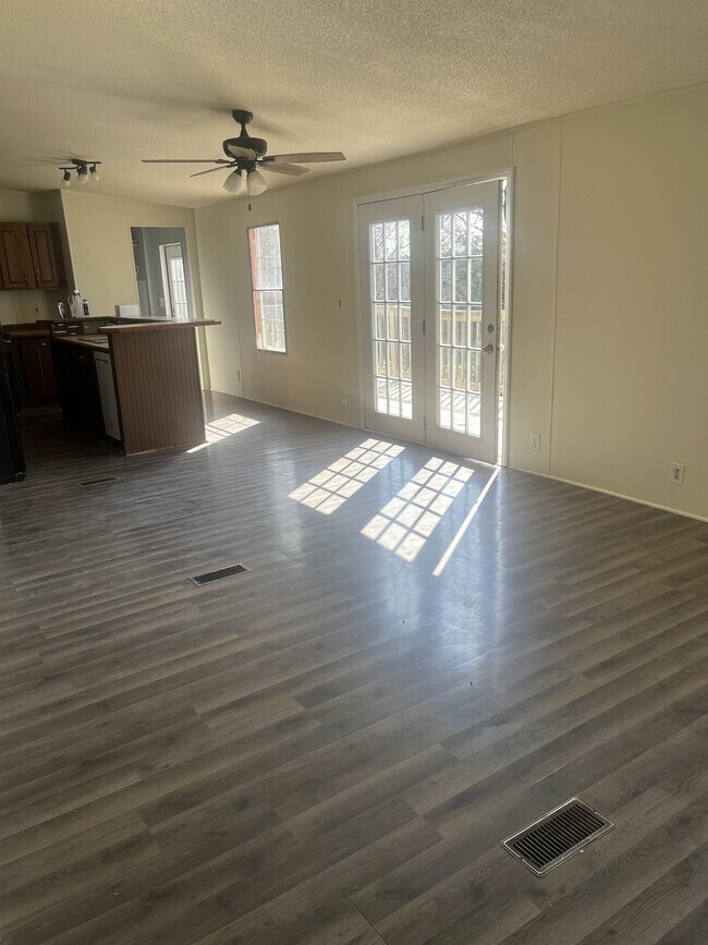 Foto del edificio - 125 Schwartz Hill Ln