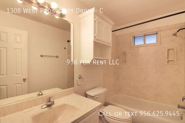 Foto del edificio - 1308 W Prosperity Dr