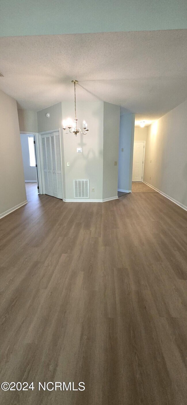 Building Photo - 721 Bragg Dr
