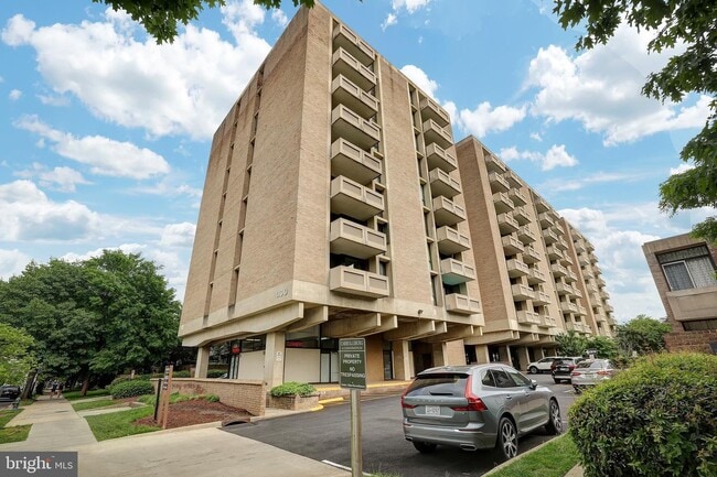 Building Photo - 300 M St SW